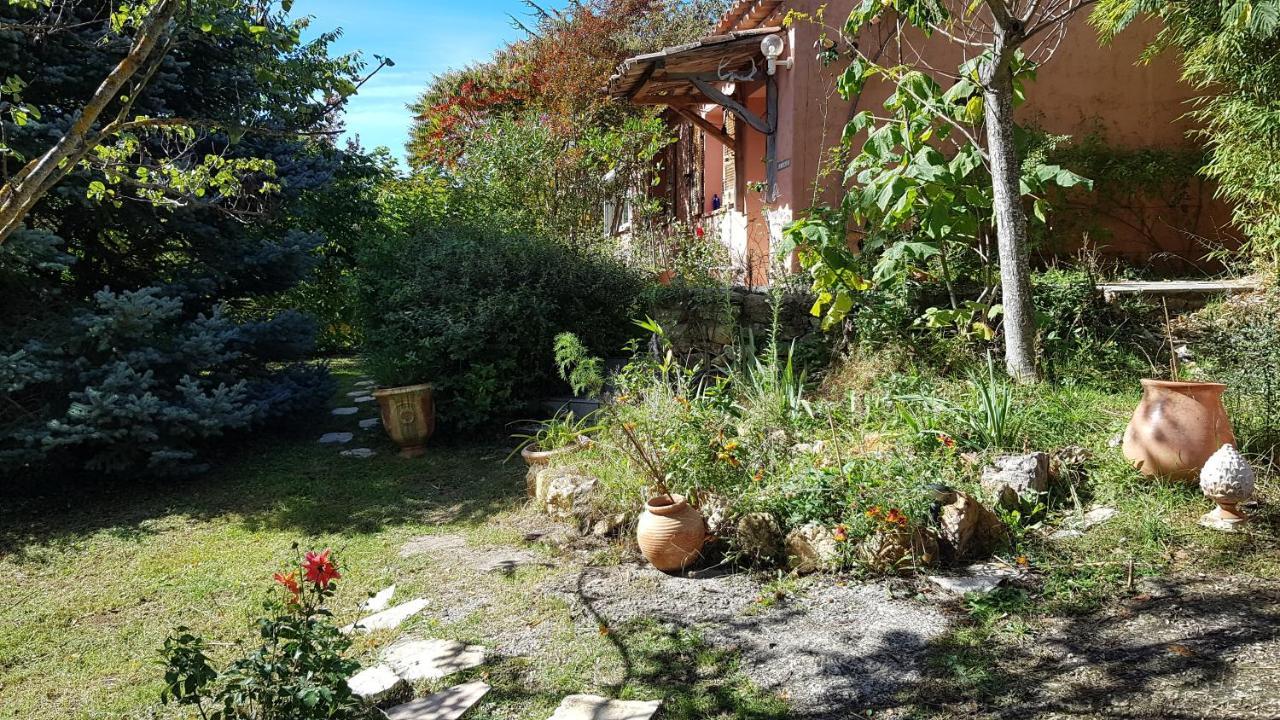 B&B Chez Lisa Et Jeff Ampus Bagian luar foto