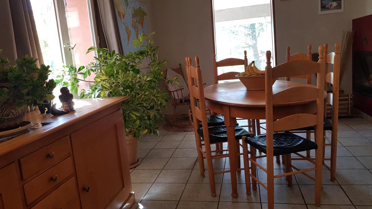 B&B Chez Lisa Et Jeff Ampus Bagian luar foto